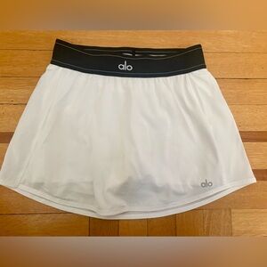 Alo Yoga Match Point Skirt in White; Size XS.